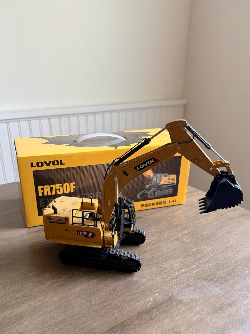 LOVOL FR750F Authentic High Quality Collectible Diecast Excavator Model